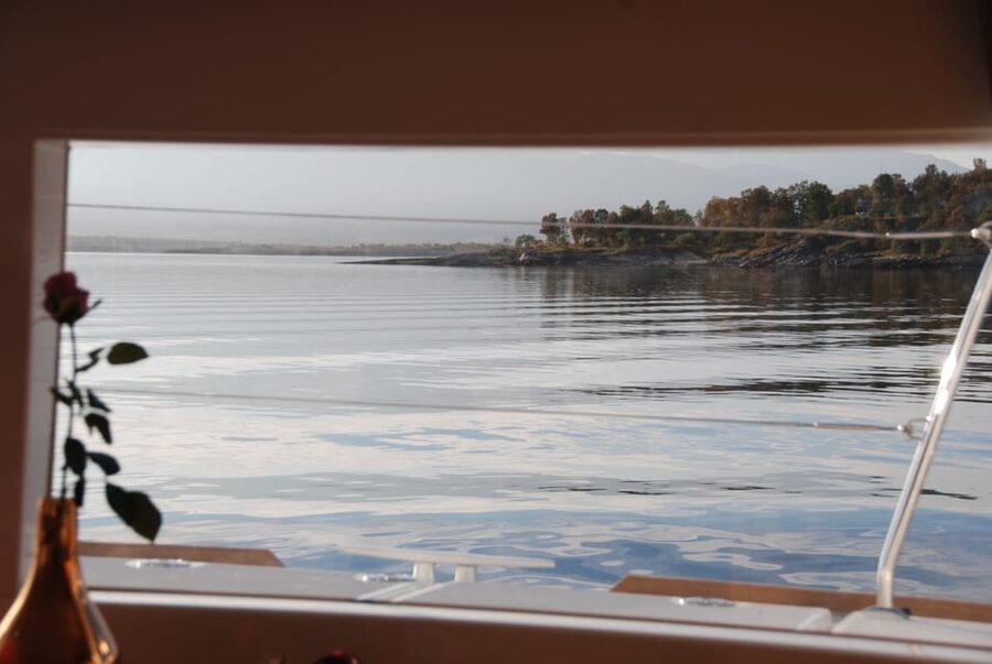 Tromsø: Fjord and Islands Luxury Catamaran Cruise - Getting On Board at the Floating Jetty by Scandic Ishavshotel