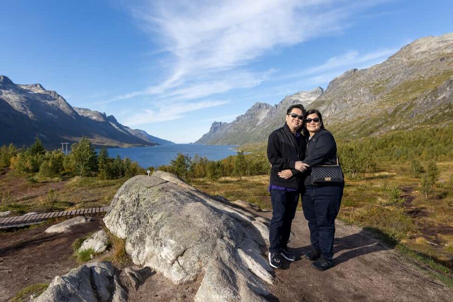 Tromso: Guided Fjord Expedition in Kvaløya with Light Lunch - Sommarøy visit plus warm picnic lunch by the sea