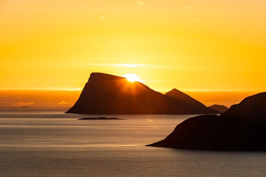 Tromso: Guided Fjord Expedition in Kvaløya with Light Lunch - Guides who talk, spot, and help you shoot better in real time