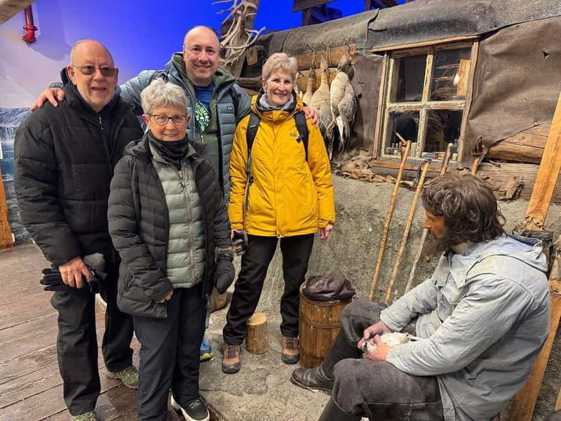 Tromsø: Guided Polar Bear Walk incl. Polaria & Polar Museum - Polaria at the end of the walk: The Changing Arctic and a seal encounter
