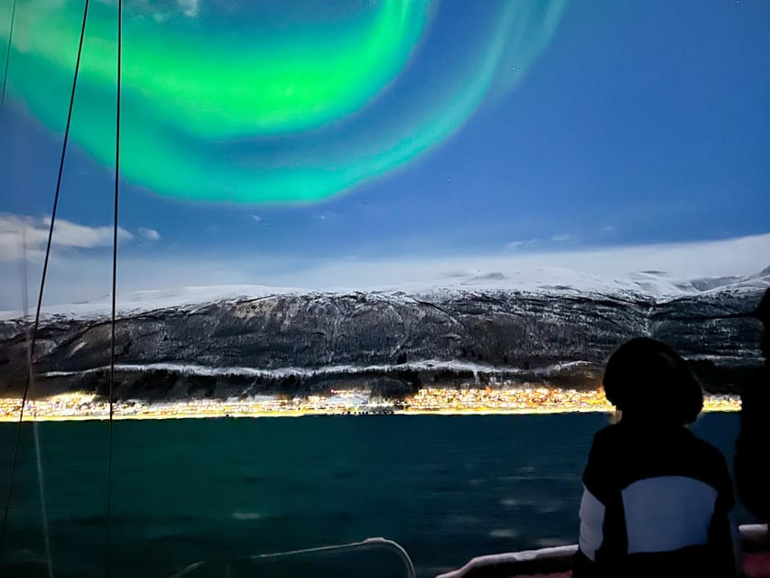 Tromso: Luxury Northern Lights Cruise with Hot Tub & Dinner - What to pack, what to rent, and how to stay comfortable
