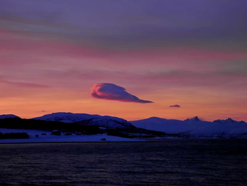 Tromsø: Midnight Sightseeing Cruise All-inclusive - Stop 3, Sandvika: Quick Views, Good Photo Angles, and Moving Daylight