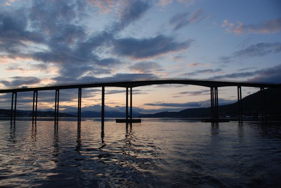 Tromsø: Midnight Sun Cruise in a Luxury Catamaran - Watching the midnight sun: how the cruise timing works