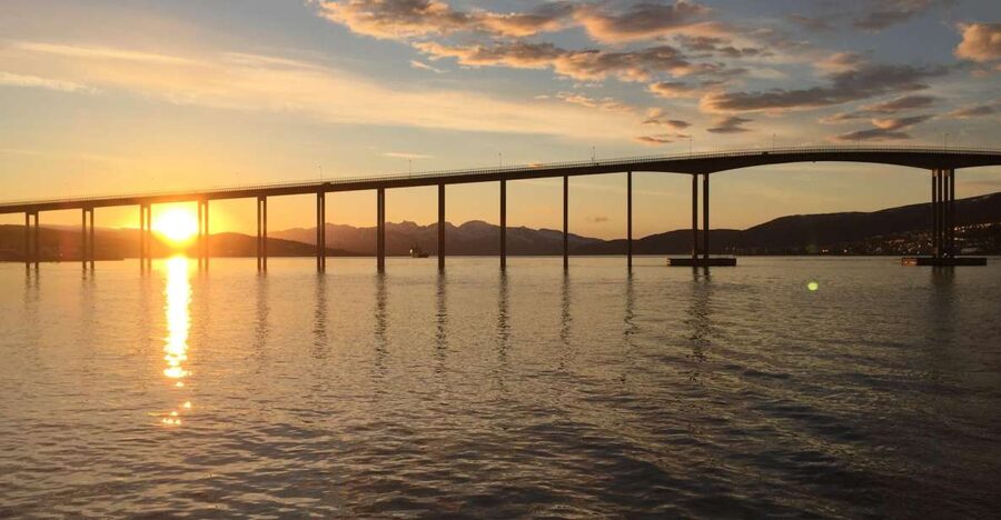 Tromsø: Midnight Sun Cruise in a Luxury Catamaran - The guide and skipper experience: English explanations that keep you oriented
