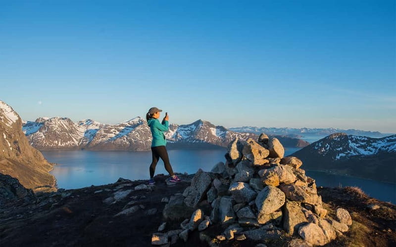 Tromsø: Midnight Sun Hike in the wilderness - Panoramic Viewpoint Time: Fjords, Peaks, and Photo Opportunities