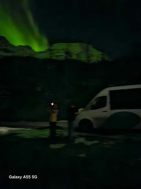 Tromsø:Northern light tour with mini bus i Tromsø - When the Guide Adds Fire and Even Fireworks