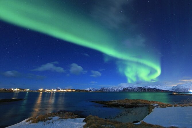 Tromsø, Northern Lights and Wilderness Evening Catamaran Cruise - A 9pm Tromsø cruise built for polar-night aurora watching