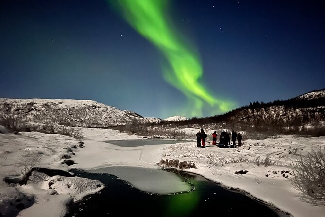 Tromsø: Northern Lights by Minibus - Free Photos and Warm Dinner - Guide and Driver Teamwork Makes the Difference