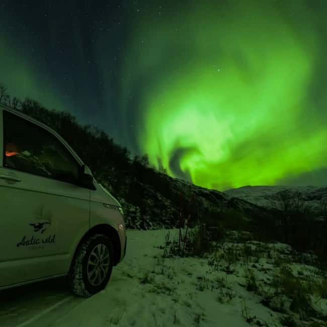 Tromsø: Northern Lights Chase by a comfortable bus - The 7-hour schedule: how the ride time supports your aurora chances