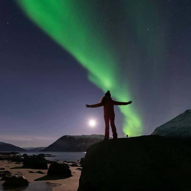 Tromsø: Northern Lights Chase by a comfortable bus - Dark-sky viewing: being away from the city lights is the whole game
