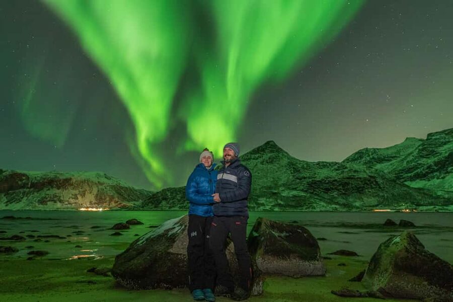 Tromsø: Northern Lights Chase by a comfortable bus - Tromsø photo stop and sightseeing time: why you are not stuck waiting in the dark