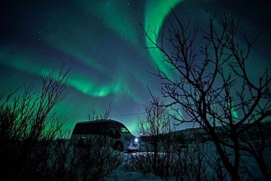 Tromsø: Northern Lights Chase Minibus Tour - Aurora photo help, including the professional shots