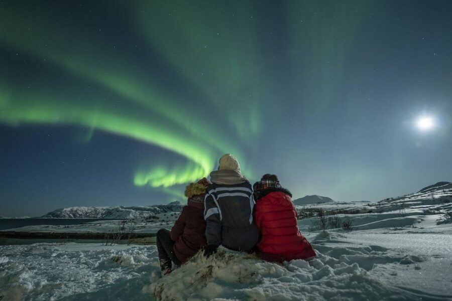 Tromso: Northern Lights Chase with Photo Package Included - Photo package included: coaching on camera settings, plus download access