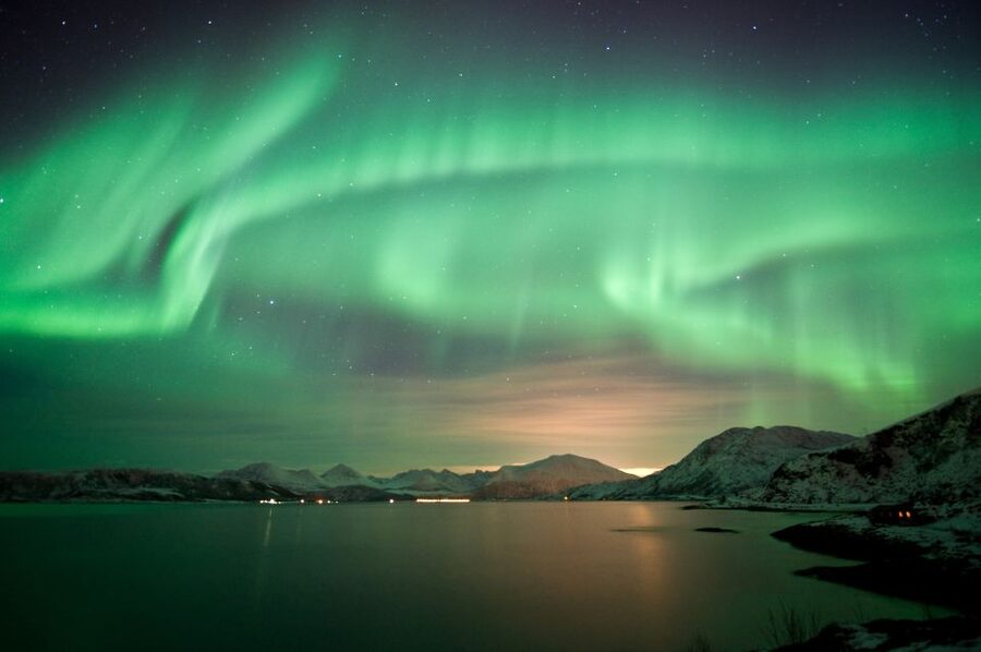 Tromsø: Northern Lights Cruise with 2nd Chance Guarantee - Guides, Stories, and Photo Tips When the Sky Starts Moving