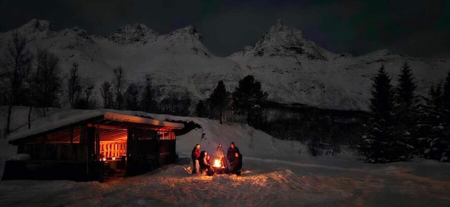 Tromsø: Northern Lights Hunt. Local Guide and Basecamp. - From Magic Ice Bar to the first hunting briefing in Tromsø