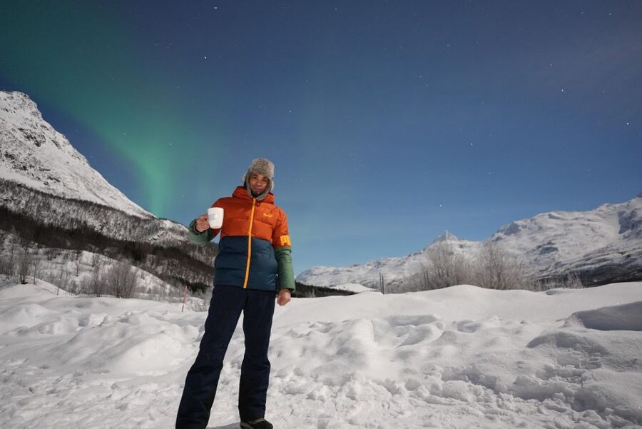 Tromsø: Northern Lights Minibus Small Private Tour Group - The 6-Hour Aurora Hunt: What the Timing Really Means