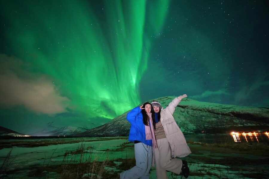 Tromso: Northern Lights Minibus Tour with Campfire - Pickup in the City Center, Then Driving Beyond the Light