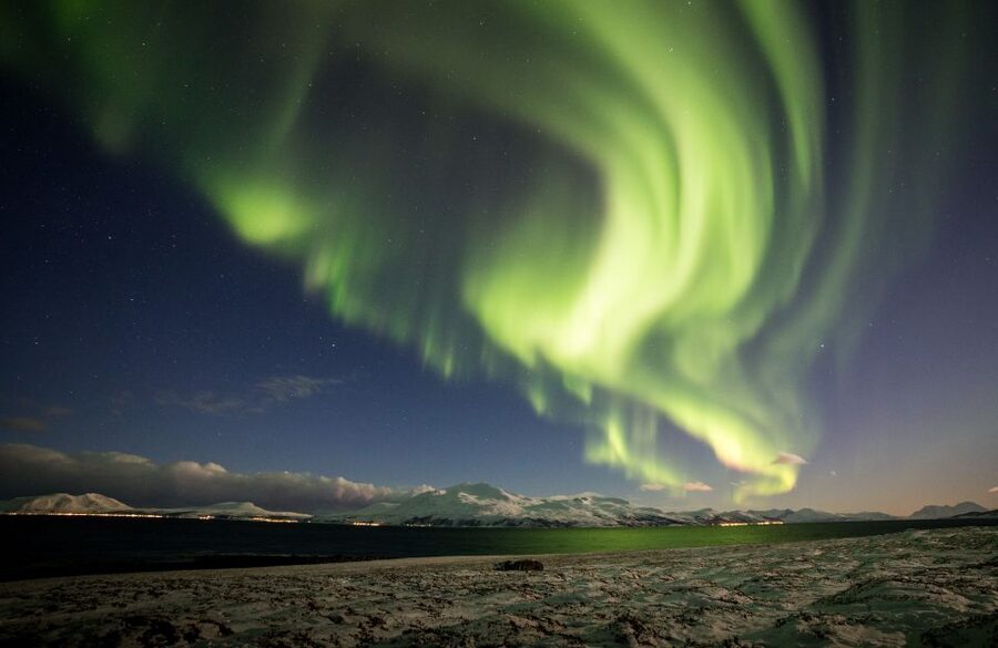 Tromso: Northern Lights Photography Tour by Bus (or miniBus) - Professional Aurora portraits: optional, and often not cheap