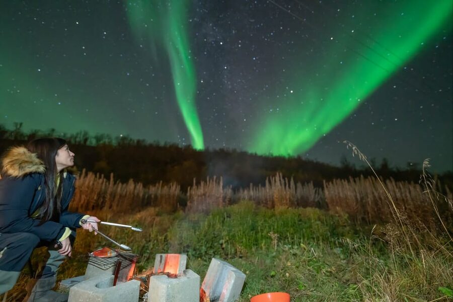Tromsø: Northern Lights Tour w/Photo, Suits and Local Guide - Warm Suits, Snacks, and Hot Drinks: Your Real Weather Insurance