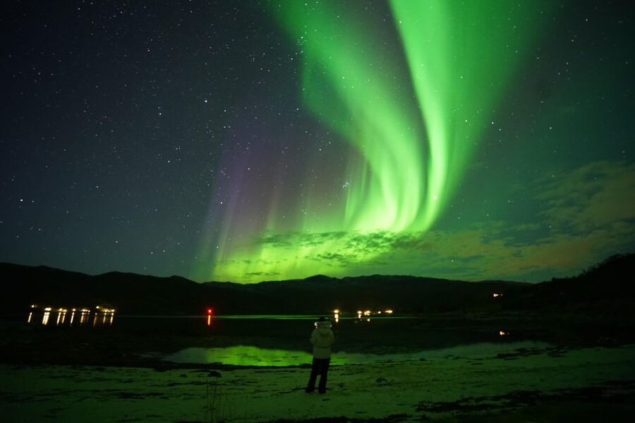 Tromsø: Northern Lights Tour with Free Professional Portrait - Photo tips that actually help: ISO, long exposure, and white balance