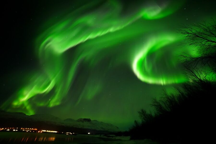 Tromsø: Northern Lights Tour with Free Professional Portrait - What to wear and bring, so cold does not wreck your night