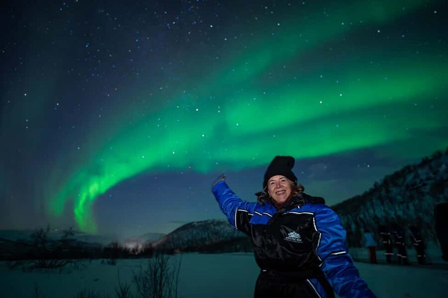 Tromsø: Northern Lights Tour with Guaranteed Sightings - What happens at the stops: scanning, spotting, and cold-weather timing