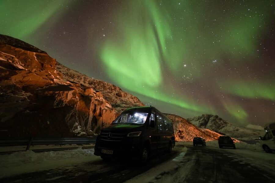 Tromsø: Northern Lights tour with local experts - How the minibus chase actually improves your odds in Tromsø
