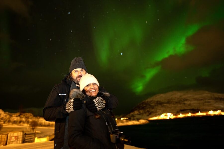 Tromsø: Northern Lights Tour with Local Guide and Photos - Warm drinks, brunost snacks, and homemade cake between sightings