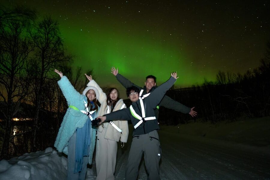 Tromsø: Northern Lights Tour with Local Guide and Photos - Meeting in Tromsø, then settling into a warm minibus