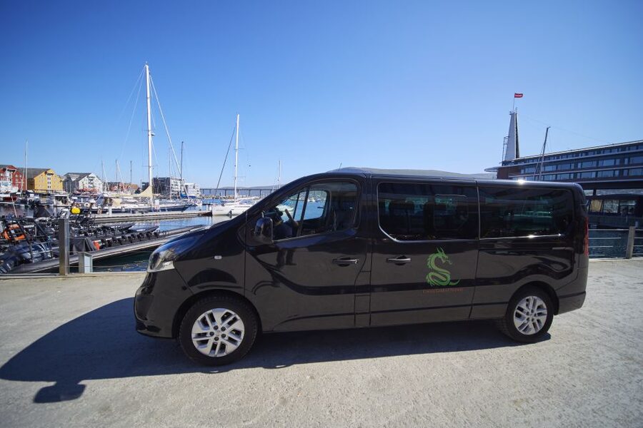Tromsø: Private 6-Hour Aurora Chase by Minivan - The 6-hour aurora hunt: how the route adapts to cloud cover
