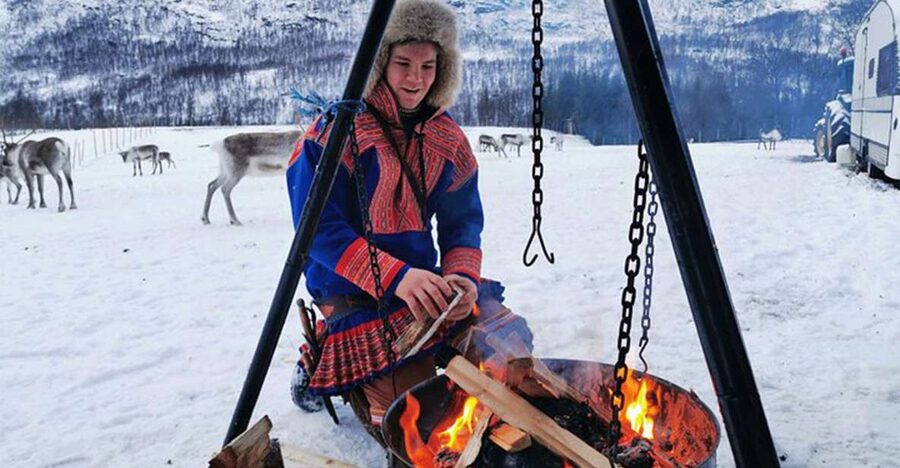 Tromsø: Reindeer Experience at a Sami Camp - Traditional Food and Snacks: What You’ll Actually Get