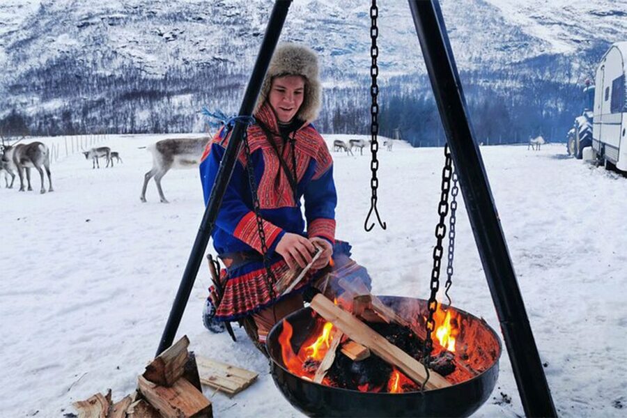 Tromsø: Reindeer Experience at a Sami Camp - Sami Crafts Shopping: Souvenirs That Feel Personal