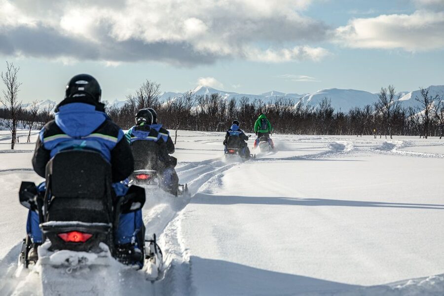 Tromsø: Scenic Arctic snowmobile safari in the Lyngen Alps - Key moments that make this tour work