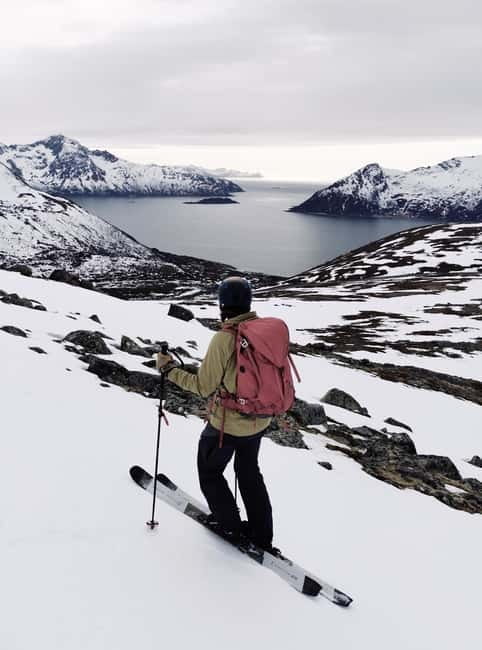 Tromsø: Ski touring (ski de randonnee) - Tromsø ski touring, summit-to-sea fun with real fjord views