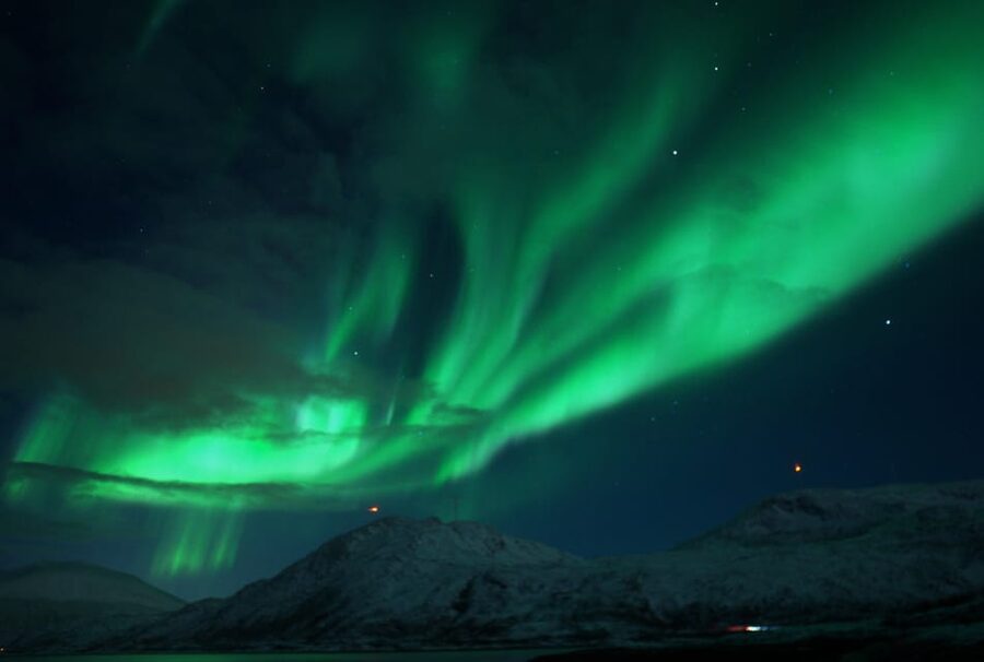 Tromsø: Small-Group Adventurous Northern Lights Hunt - Northern Lights photography help, plus high-resolution photos after the tour