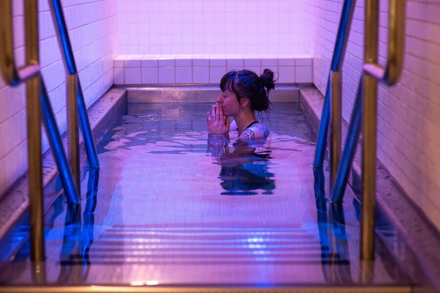 Tromsø: Spa/Pool with Bath, Sauna and Outdoor Heated Pool - Tromsøbadet, why this Arctic pool day feels different