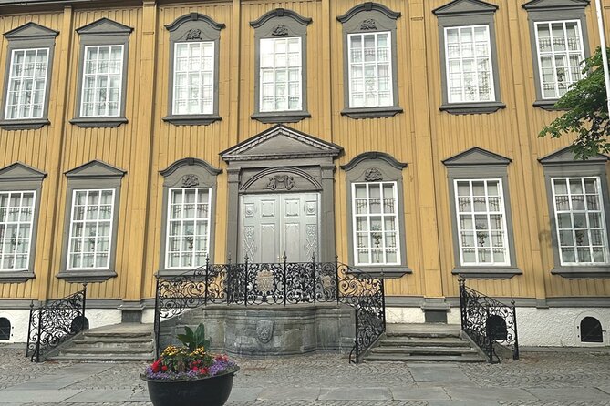 Trondheim's Regalia Self-Guided Tour of Norway's Historic Centre - Trondheim in “one walking hour” format