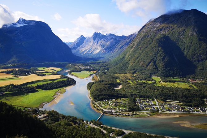 Via Ferrata Åndalsnes Intro Wall - Norsk Tindesenter, 10:00 start, and what happens before you clip in