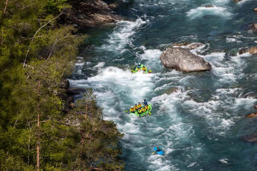 Voss: Thrilling Whitewater Rafting Guided Trip - Raundal River in Voss, the Grade III Play Section