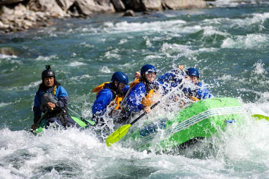 Voss: Thrilling Whitewater Rafting Guided Trip - Paddling in crystal-clear water: what the rapids feel like