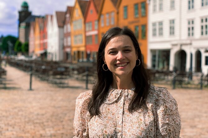 Walking Tour in Bergen of the Past and Present - Bergenhus Fortress, the royal start, and Håkon’s Hall from the outside