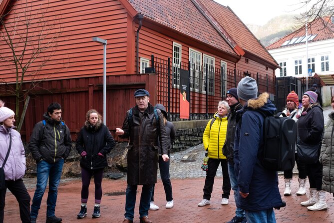 Walking Tour in Bergen of the Past and Present - Skostredet and the Fish Market finish, modern Bergen in 20 minutes