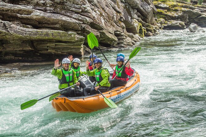 Whitewater Rafting Grade 3 to 4 - The Safety Training: instruction on land and in the water