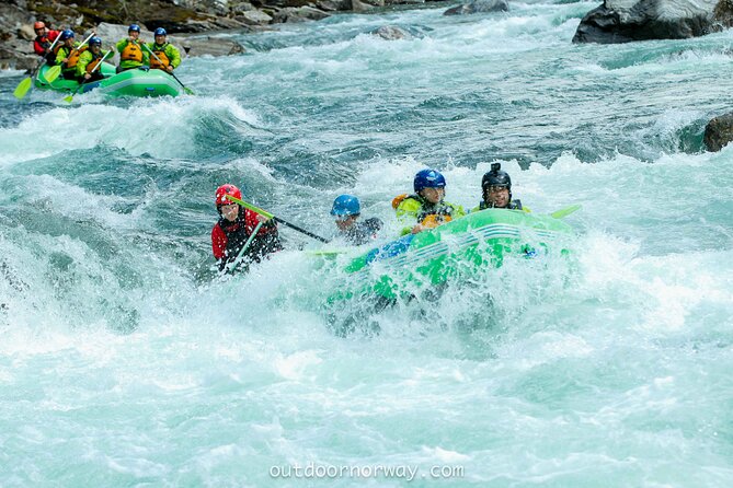 Whitewater Rafting Grade 3 to 4 - On the Water: paddling Grade 3 to 4 rapids