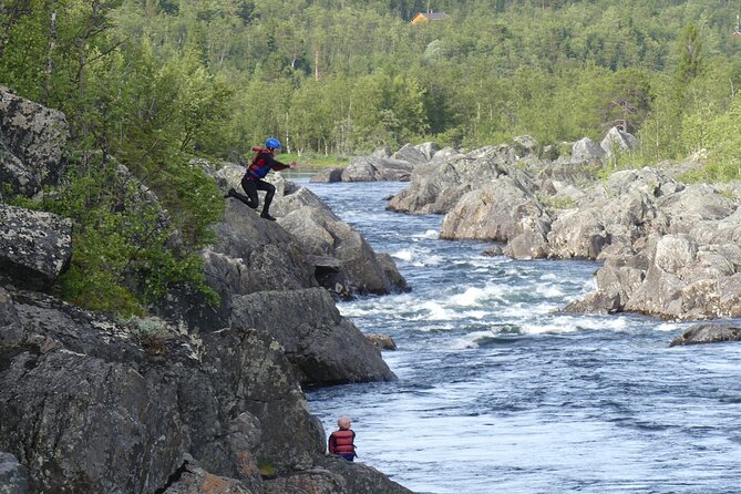 Wild Viking Rafting on Numedalslågen River - level 3 - Numedalslågen Level 3: What the rapids feel like